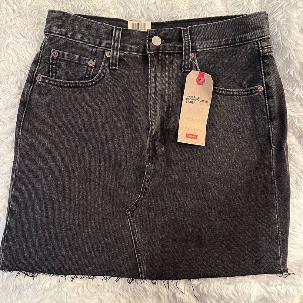 Levi’s size 28 high rise deconstructed skirt